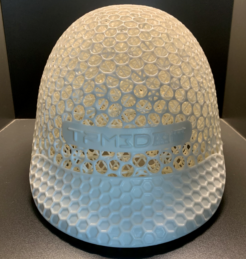 初版馬術頭盔設計